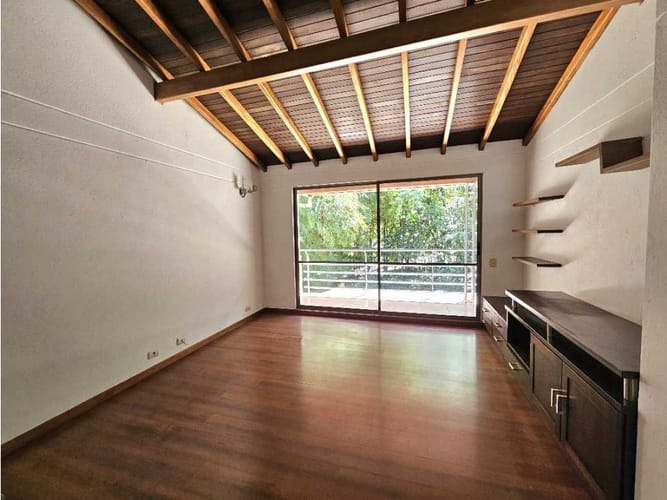 Casa de 3 alcobas en venta en Loma Del Chocho, Envigado, 218 m² · foto 15 de 21