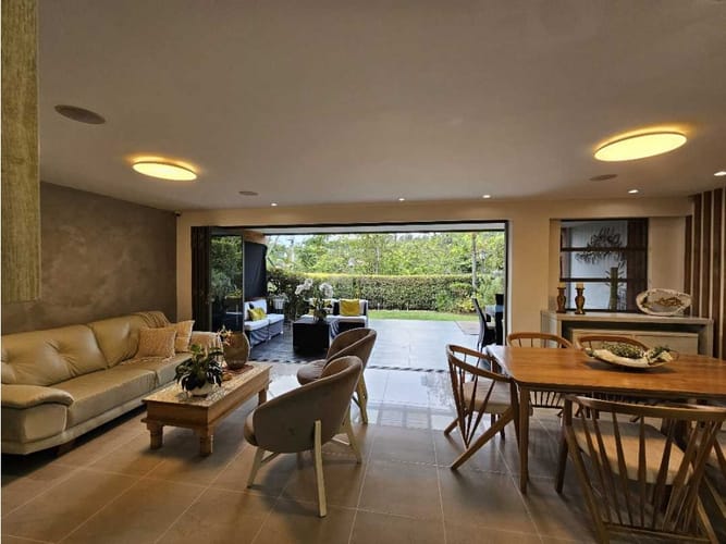 Casa de 3 alcobas en venta en La Sebastiana, Envigado, 255 m² · foto 3 de 19