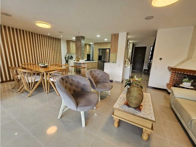 Casa de 3 alcobas en venta en La Sebastiana, Envigado, 255 m² · foto 5 de 19