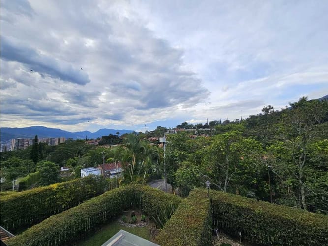 Casa de 3 alcobas en venta en La Sebastiana, Envigado, 255 m² · foto 13 de 19