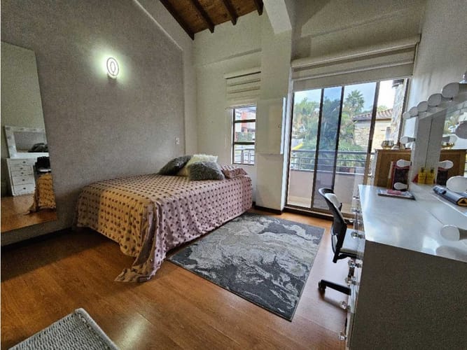 Casa de 3 alcobas en venta en La Sebastiana, Envigado, 255 m² · foto 15 de 19