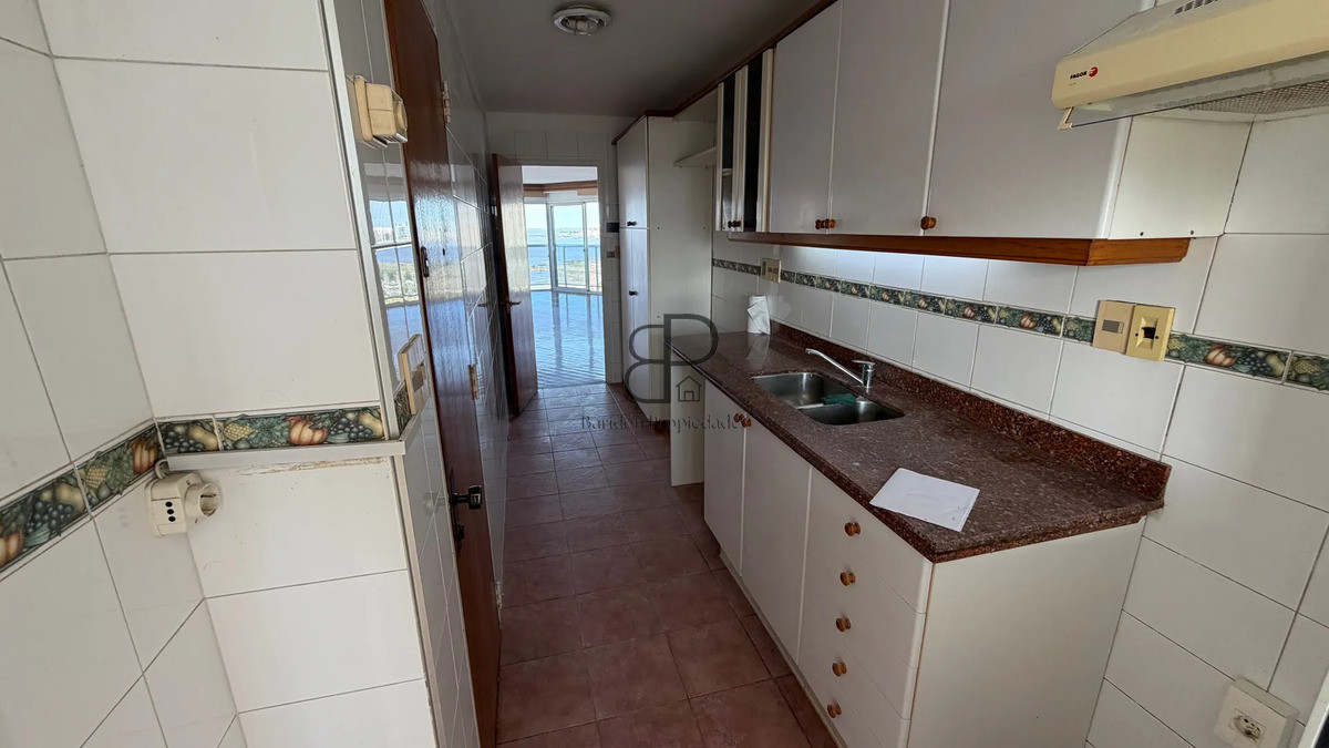 Alquiler Apartamento 3 Dormitorios Malvin Rambla con Garaje · Foto 6