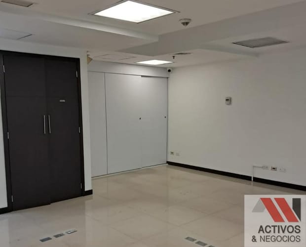 Oficina en venta en Loma Del Escobero, Envigado, 152 m² · foto 3 de 17