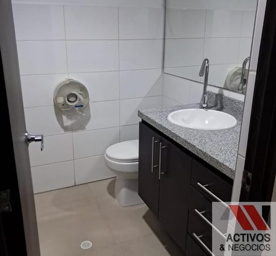 Oficina en venta en Loma Del Escobero, Envigado, 152 m² · foto 4 de 17