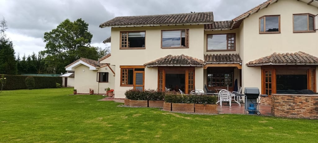 Casa de 4 alcobas en venta en Guaymaral, Bogotá, 360 m² · foto 4 de 24