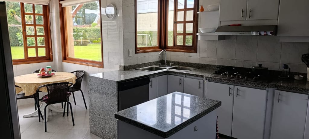 Casa de 4 alcobas en venta en Guaymaral, Bogotá, 360 m² · foto 11 de 24
