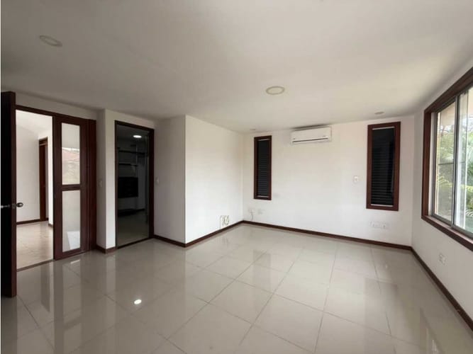 Casa de 4 alcobas en venta en El Castillo, Jamundí, 195 m² · foto 3 de 24