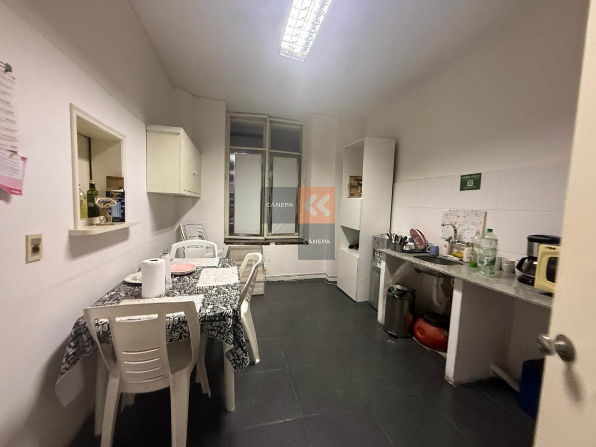 Alquiler o venta amplio local en Centro · Foto 10
