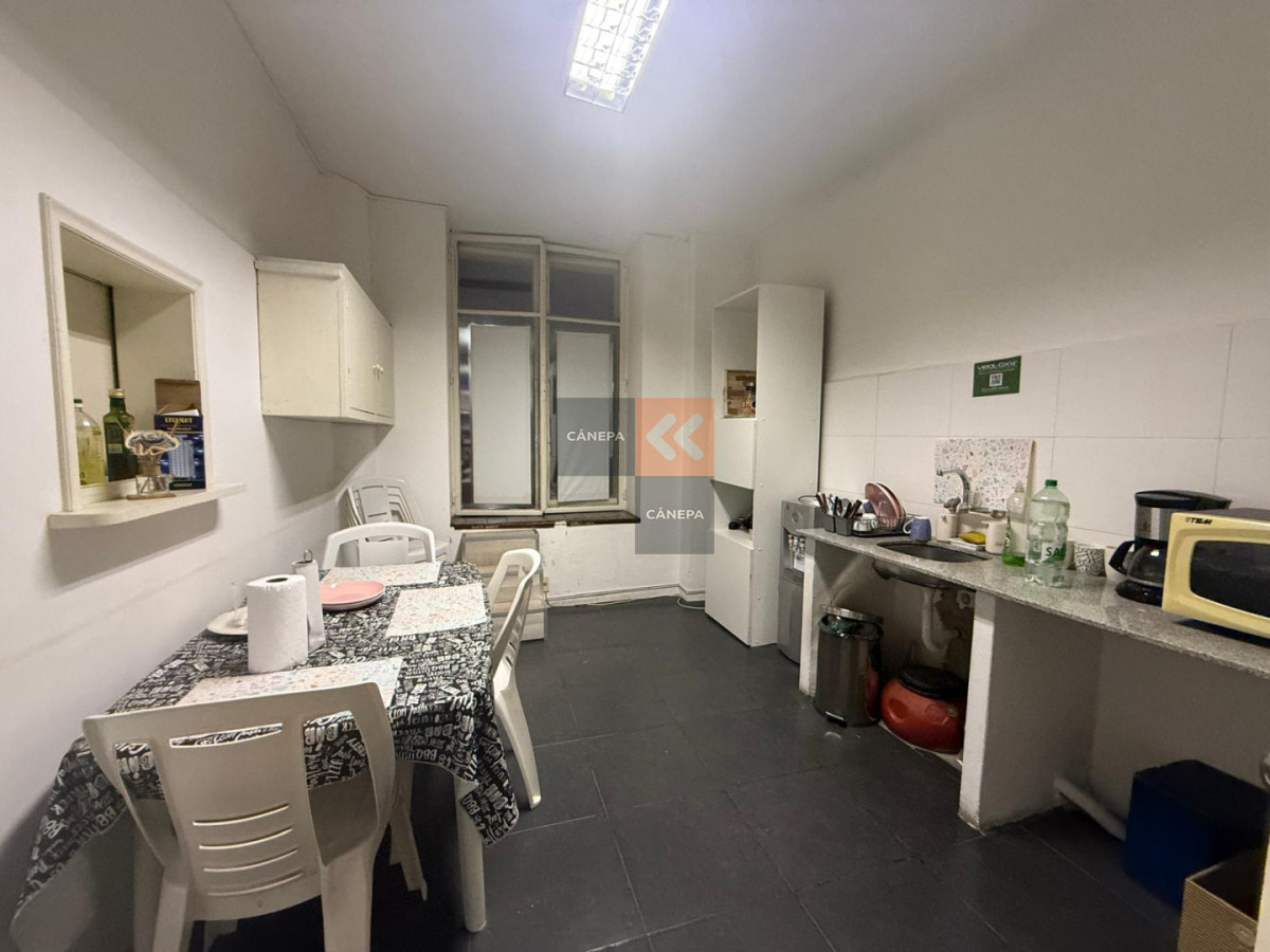 Alquiler o venta amplio local en Centro · Foto 11