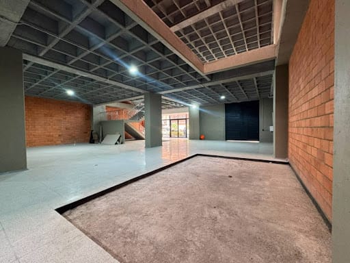 Bodega en arriendo en Perpetuo Socorro, Medellín, 3000 m² · foto 2 de 24