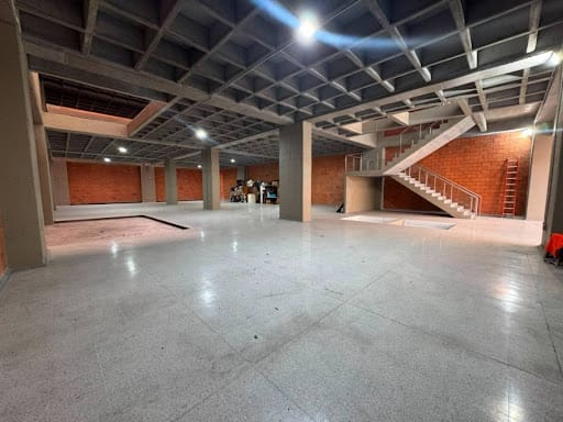 Bodega en arriendo en Perpetuo Socorro, Medellín, 3000 m² · foto 3 de 24