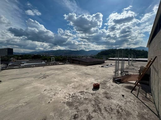 Bodega en arriendo en Perpetuo Socorro, Medellín, 3000 m² · foto 11 de 24