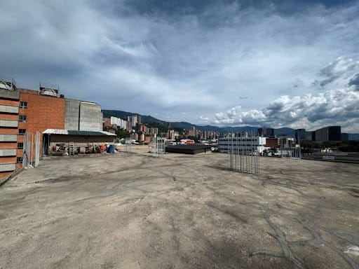 Bodega en arriendo en Perpetuo Socorro, Medellín, 3000 m² · foto 12 de 24