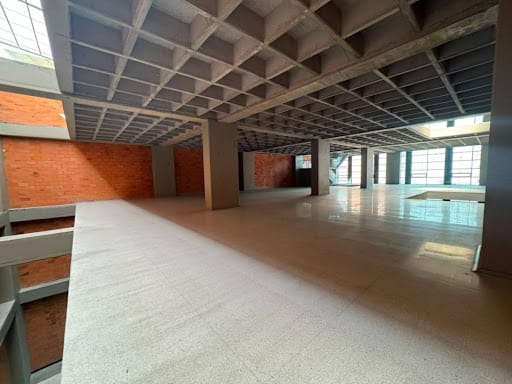 Bodega en arriendo en Perpetuo Socorro, Medellín, 3000 m² · foto 18 de 24