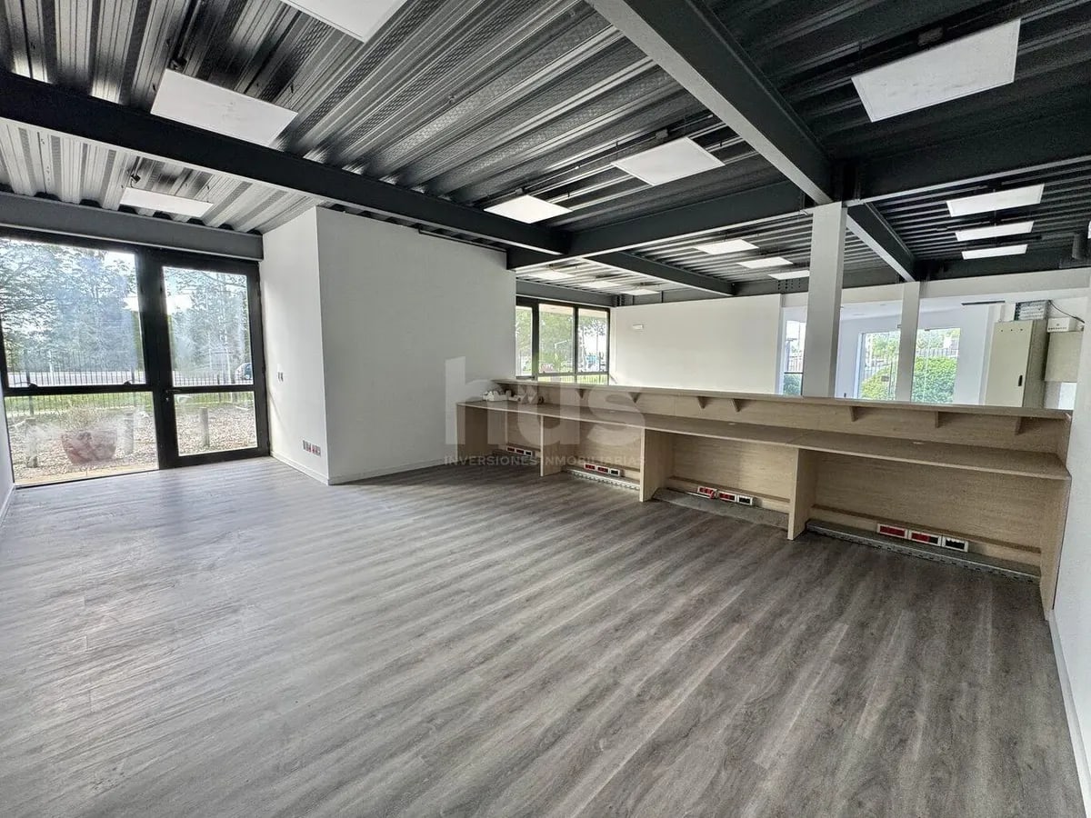 Edificio Oficinas Comercial en Gran Punto Sobre Ruta · Foto 2