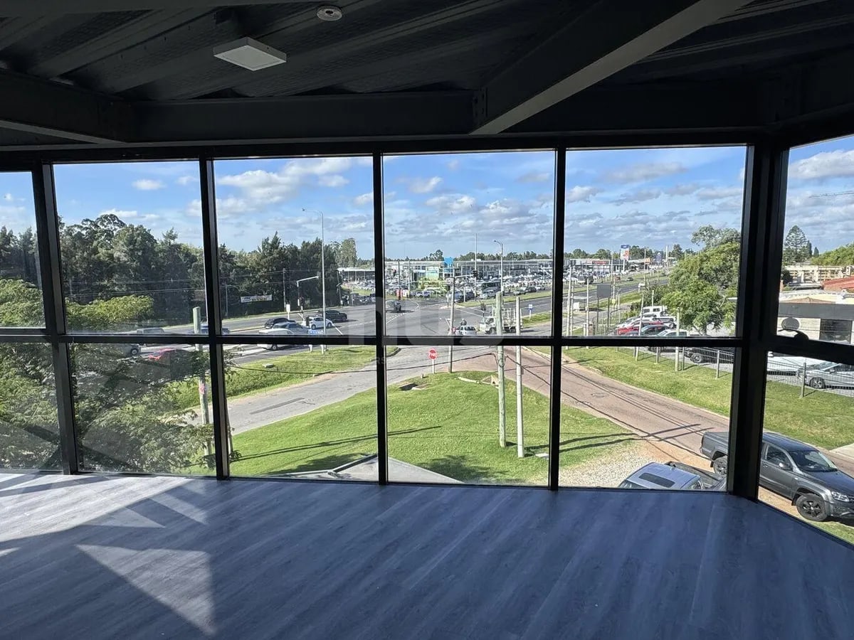 Edificio Oficinas Comercial en Gran Punto Sobre Ruta · Foto 6