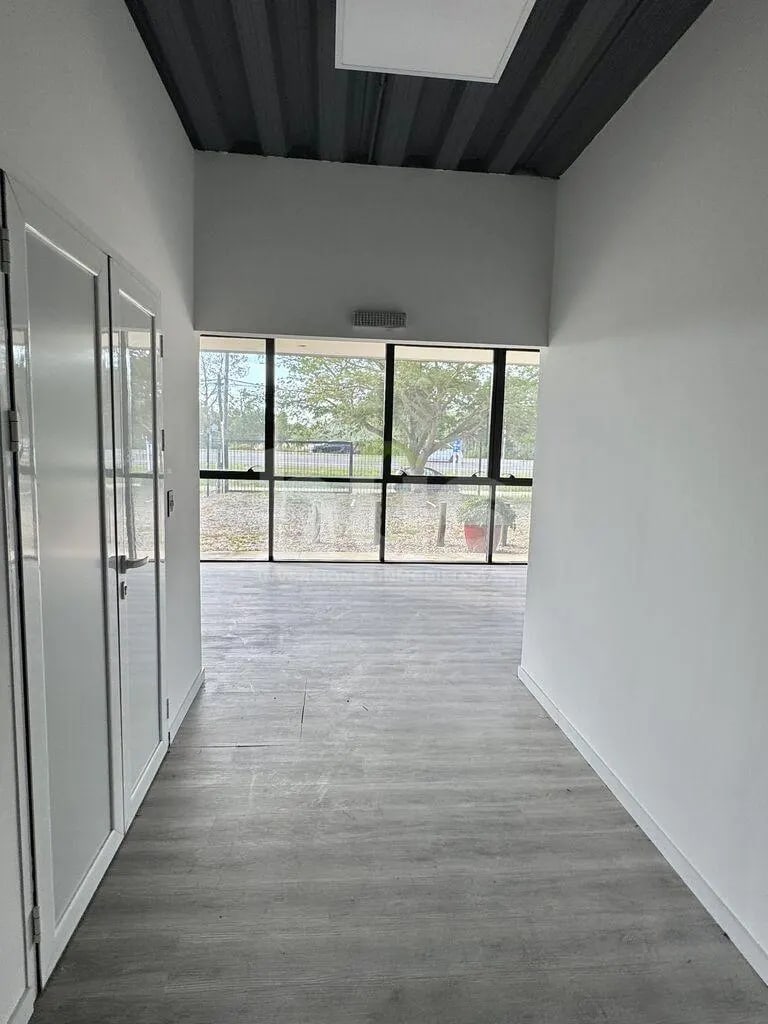 Edificio Oficinas Comercial en Gran Punto Sobre Ruta · Foto 12