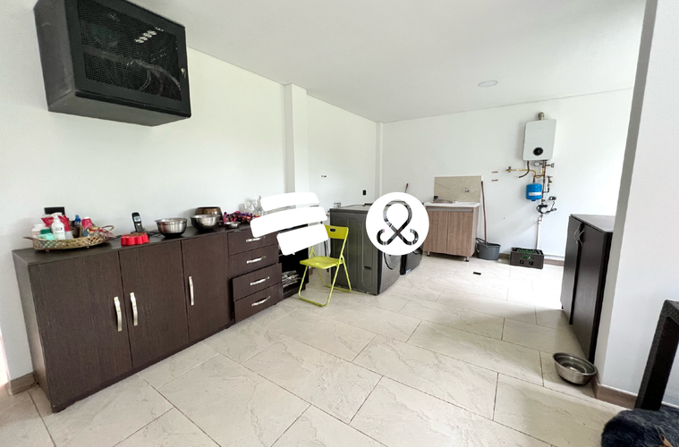 Casa de 7 alcobas en venta en Santa Elena, Medellín · foto 20 de 24