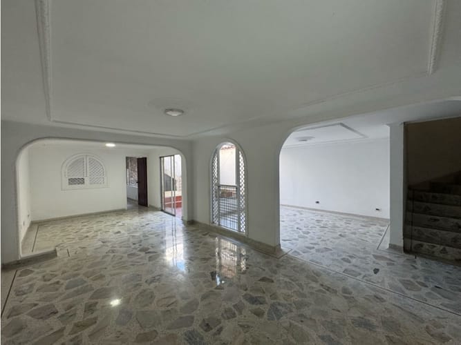 Casa de 5 alcobas en venta en Urbanizacion La Merced, Cali, 237 m² · foto 3 de 13
