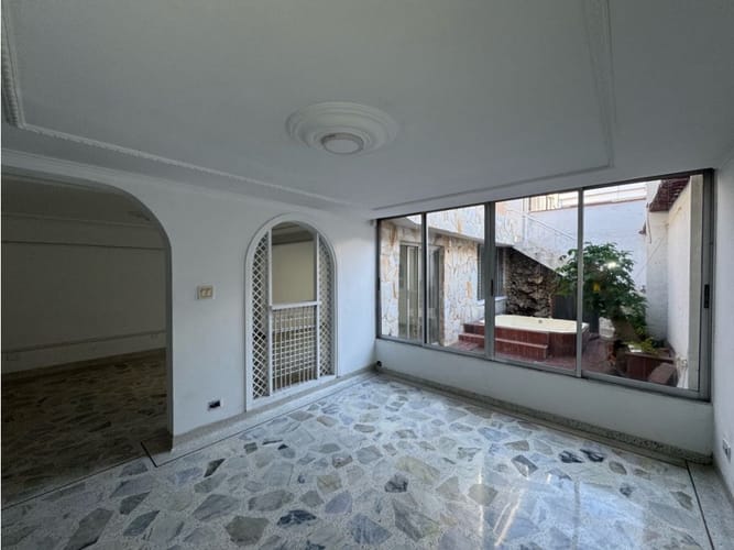 Casa de 5 alcobas en venta en Urbanizacion La Merced, Cali, 237 m² · foto 5 de 13