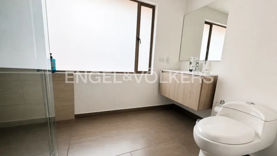 Apartamento de 3 alcobas en venta en Los Rosales, Bogotá, 235 m² · foto 8 de 12