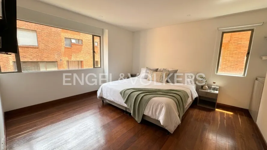 Apartamento de 3 alcobas en venta en Los Rosales, Bogotá, 235 m² · foto 7 de 12