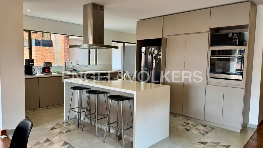 Apartamento de 3 alcobas en venta en Los Rosales, Bogotá, 235 m² · foto 4 de 12