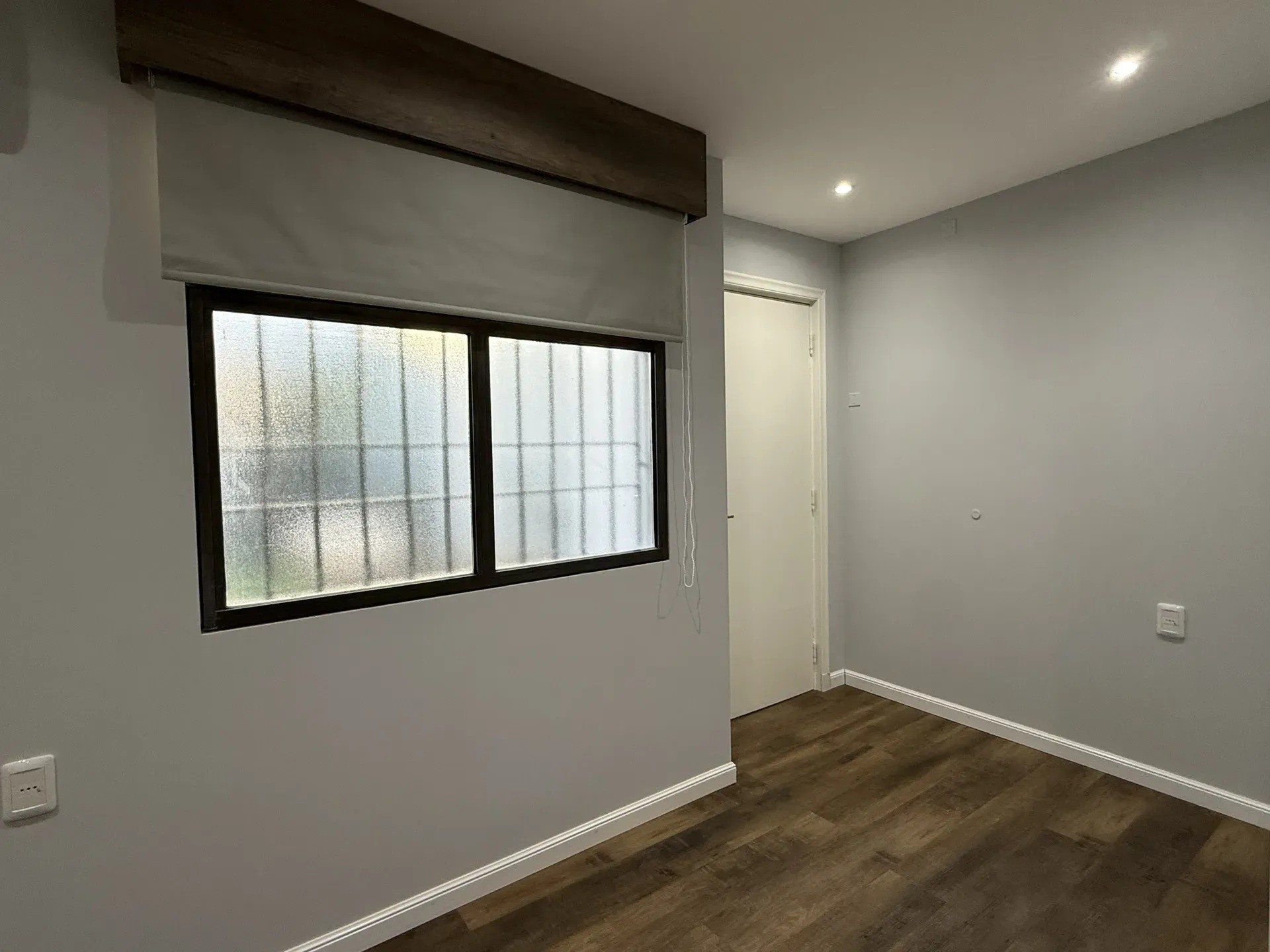 ALQUILER EN BUCEO MODERNO DE 1 DORMITORIO, PLANTA BAJA AL CONTRA FRENTE, PATIO, GASTOS INCLUIDOS · Foto 9