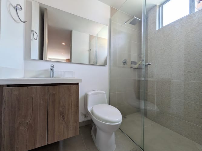 Apartamento de 2 alcobas en venta en El Poblado, Medellín, 79 m² · foto 2 de 18