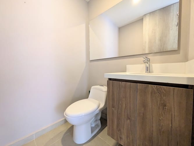 Apartamento de 2 alcobas en venta en El Poblado, Medellín, 79 m² · foto 3 de 18