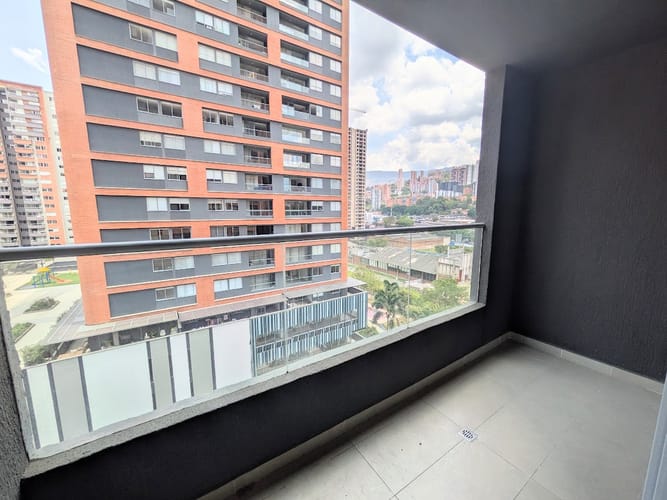 Apartamento de 2 alcobas en venta en El Poblado, Medellín, 79 m² · foto 9 de 18