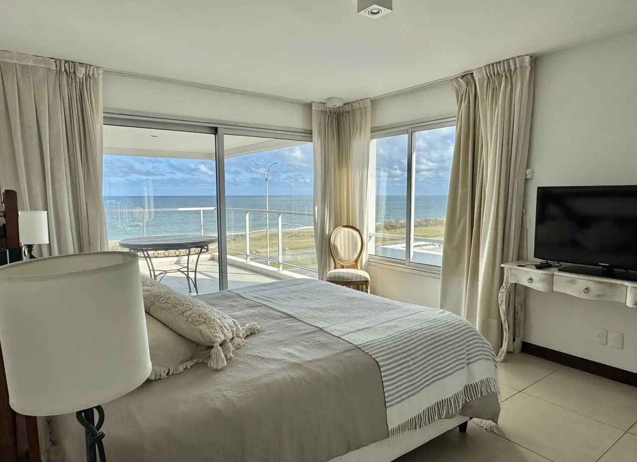 Apartamento de 4 dormitorios en alquiler en Playa Mansa, edificio Ville de Mer · Foto 8