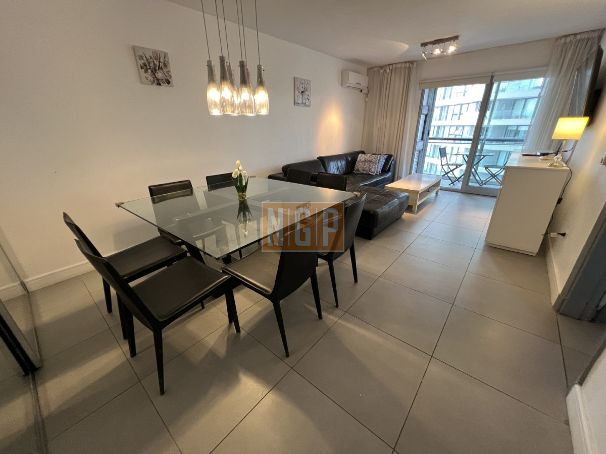 Apartamento de 2 dormitorios 2 baños, en venta. Parrillero.