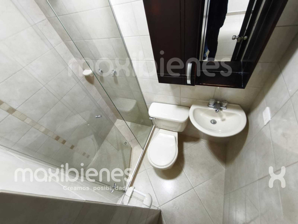 Apartamento en arriendo en Los Colores, Medellín · foto 3 de 10