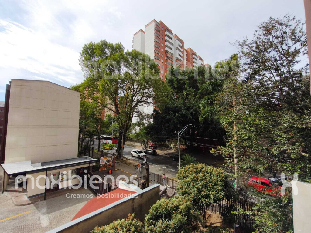 Apartamento en arriendo en Los Colores, Medellín · foto 4 de 10