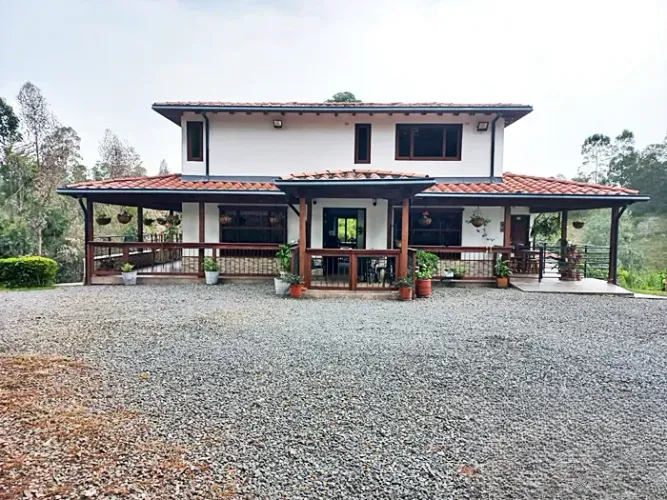 Finca en venta en El Carmen De Viboral, El Carmen de Viboral, 2237 m² · foto 5 de 15