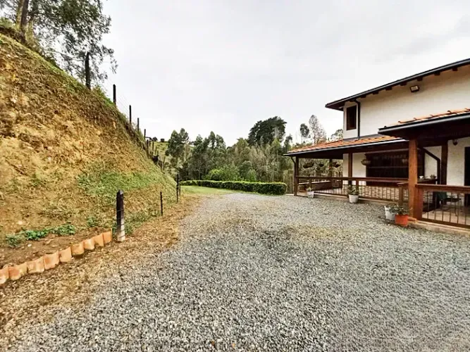 Finca en venta en El Carmen De Viboral, El Carmen de Viboral, 2237 m² · foto 14 de 15