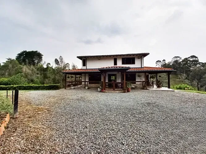Finca en venta en El Carmen De Viboral, El Carmen de Viboral, 2237 m² · foto 15 de 15