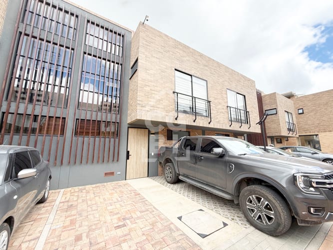 Casa en venta en La Estrella, Chía · foto 2 de 24