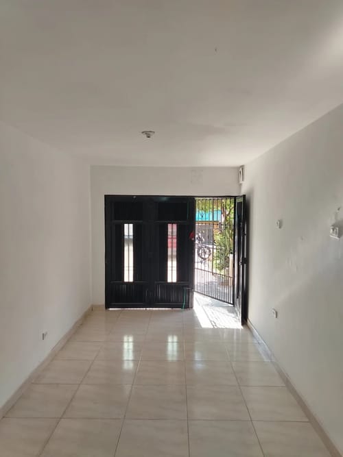 Local en arriendo en San Isidro, Medellín, 15 m² · foto 2 de 5