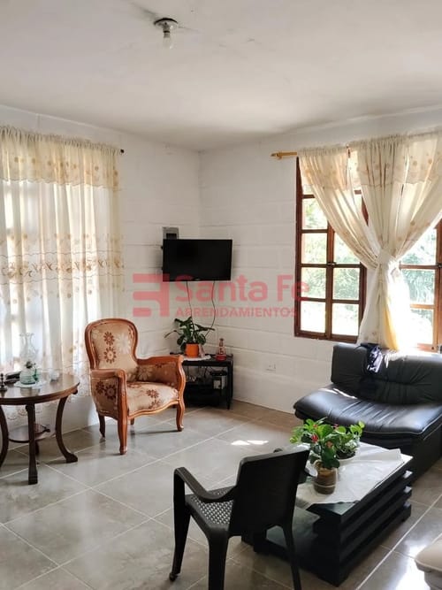 Casa de 3 alcobas en arriendo en El Hatillo, Barbosa, 170 m² · foto 4 de 10