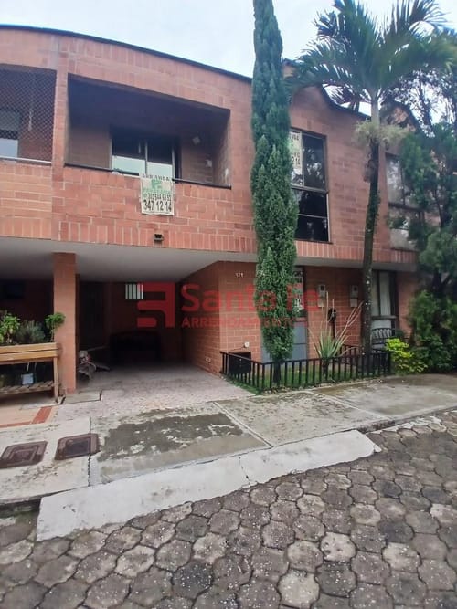 Apartamento de 3 alcobas en arriendo en Rodeo Alto, Medellín, 170 m² · foto 2 de 10