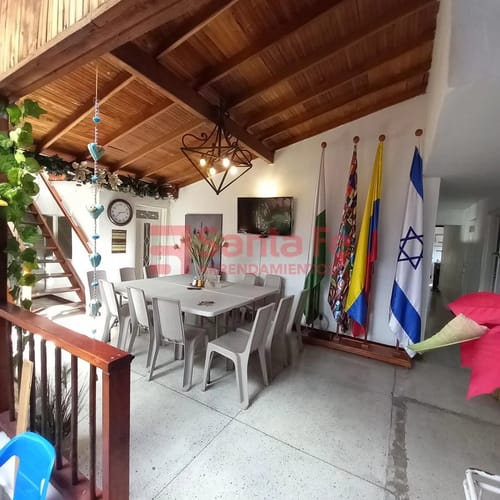 Apartamento de 7 alcobas en arriendo en Sucre, Medellín, 200 m² · foto 3 de 10