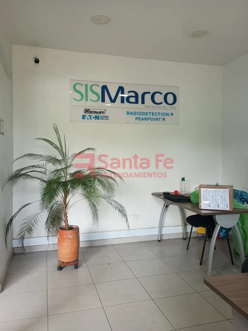 Bodega en arriendo en Belén, Medellín, 300 m² · foto 2 de 10