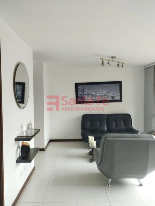 Apartamento de 3 alcobas en arriendo en Loma De Los Bernal, Medellín, 80 m² · foto 2 de 10