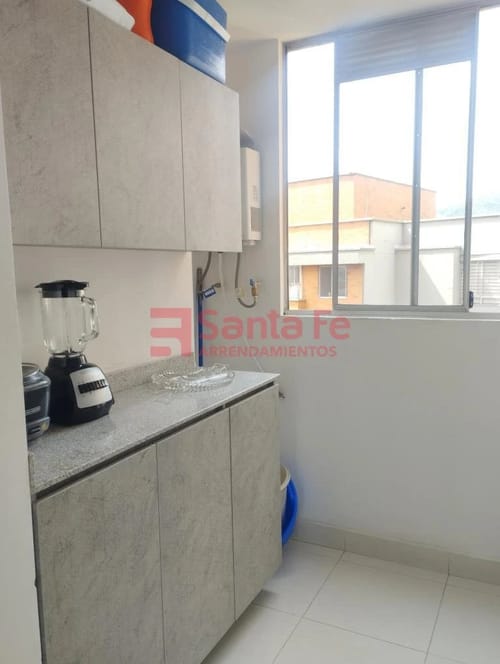 Apartamento de 3 alcobas en arriendo en Loma De Los Bernal, Medellín, 80 m² · foto 5 de 10