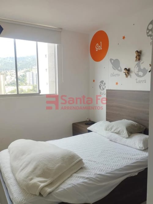 Apartamento de 3 alcobas en arriendo en Loma De Los Bernal, Medellín, 80 m² · foto 8 de 10