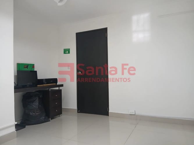 Oficina en arriendo en San Bernardo, Medellín, 12 m² · foto 2 de 3