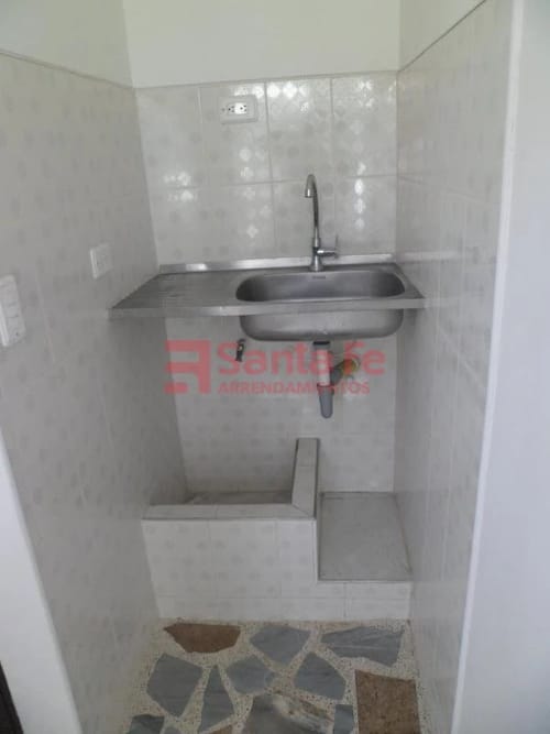 Oficina en arriendo en La Castellana, Medellín, 16 m² · foto 7 de 10