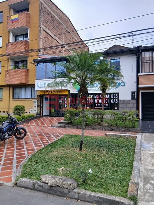 Oficina en arriendo en San Bernardo, Medellín, 23 m² · foto 2 de 3